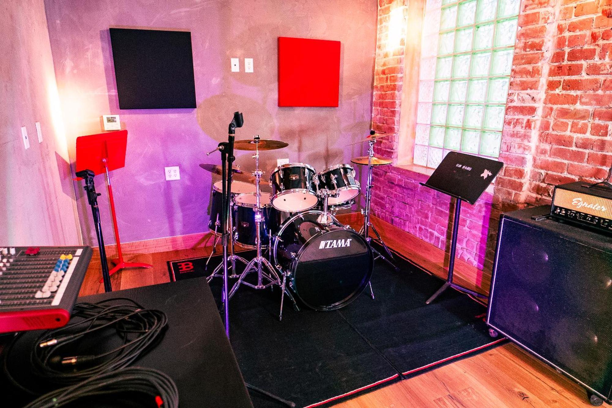 Music - Of The Music Hall Of Fame Hostal
