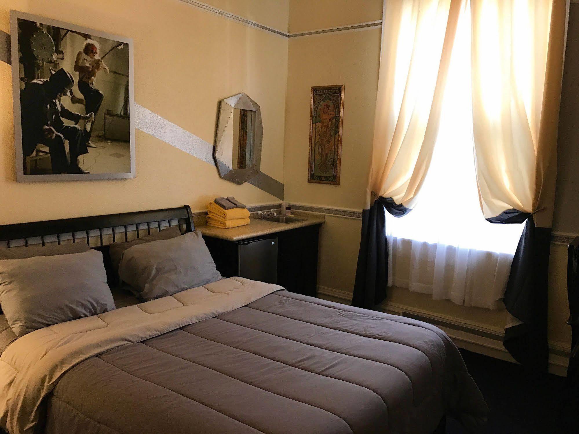 Music - Of The Music Hall Of Fame Hostal